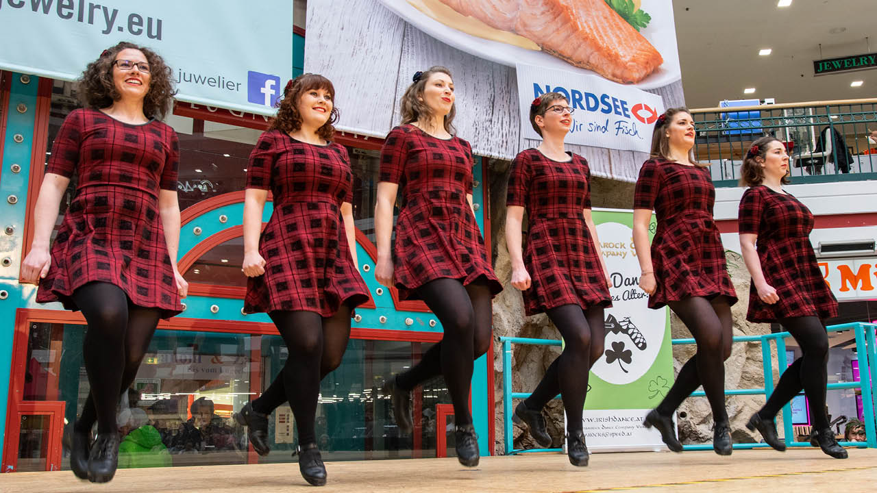 irish dance Stepptanz Tänzerinnen auf der Bühne